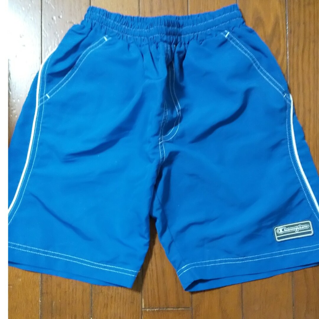 Champion(チャンピオン)の左右ポケットあり  青色、男児水着   サイズ140 キッズ/ベビー/マタニティのキッズ服男の子用(90cm~)(水着)の商品写真