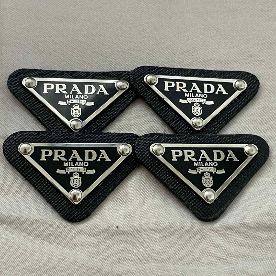 【PRADA】 プラダ　バッジ　ブローチ 【正規品】