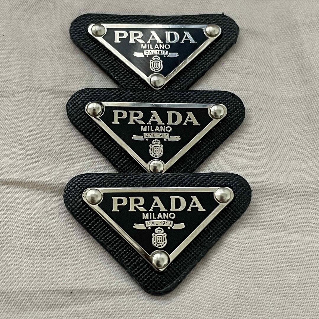 PRADA バッジ ブローチパーツ 値段交渉可能 - その他