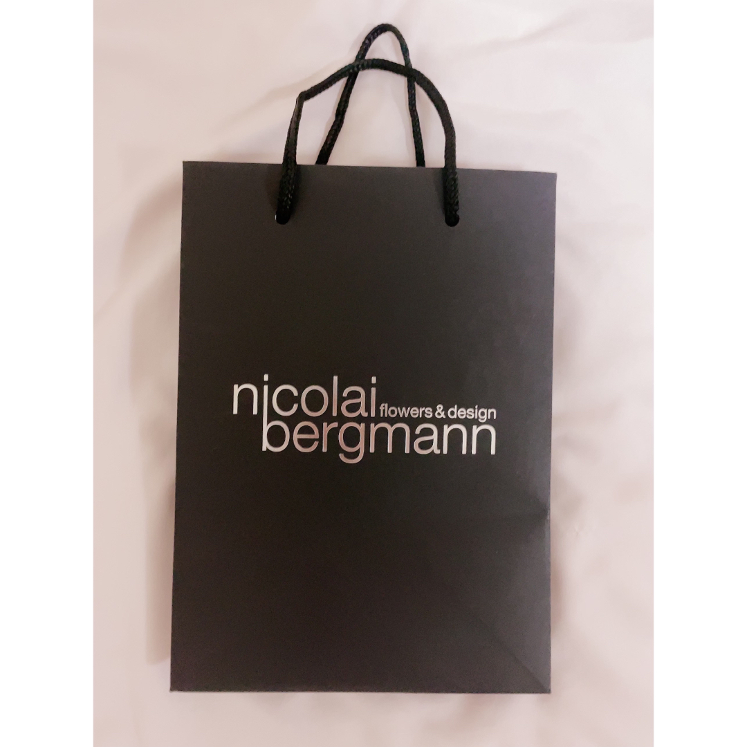 nicolai bergmann(ニコライバーグマン)の【ギフト用】nicola bergmann フラワーBOX ハンドメイドのフラワー/ガーデン(プリザーブドフラワー)の商品写真