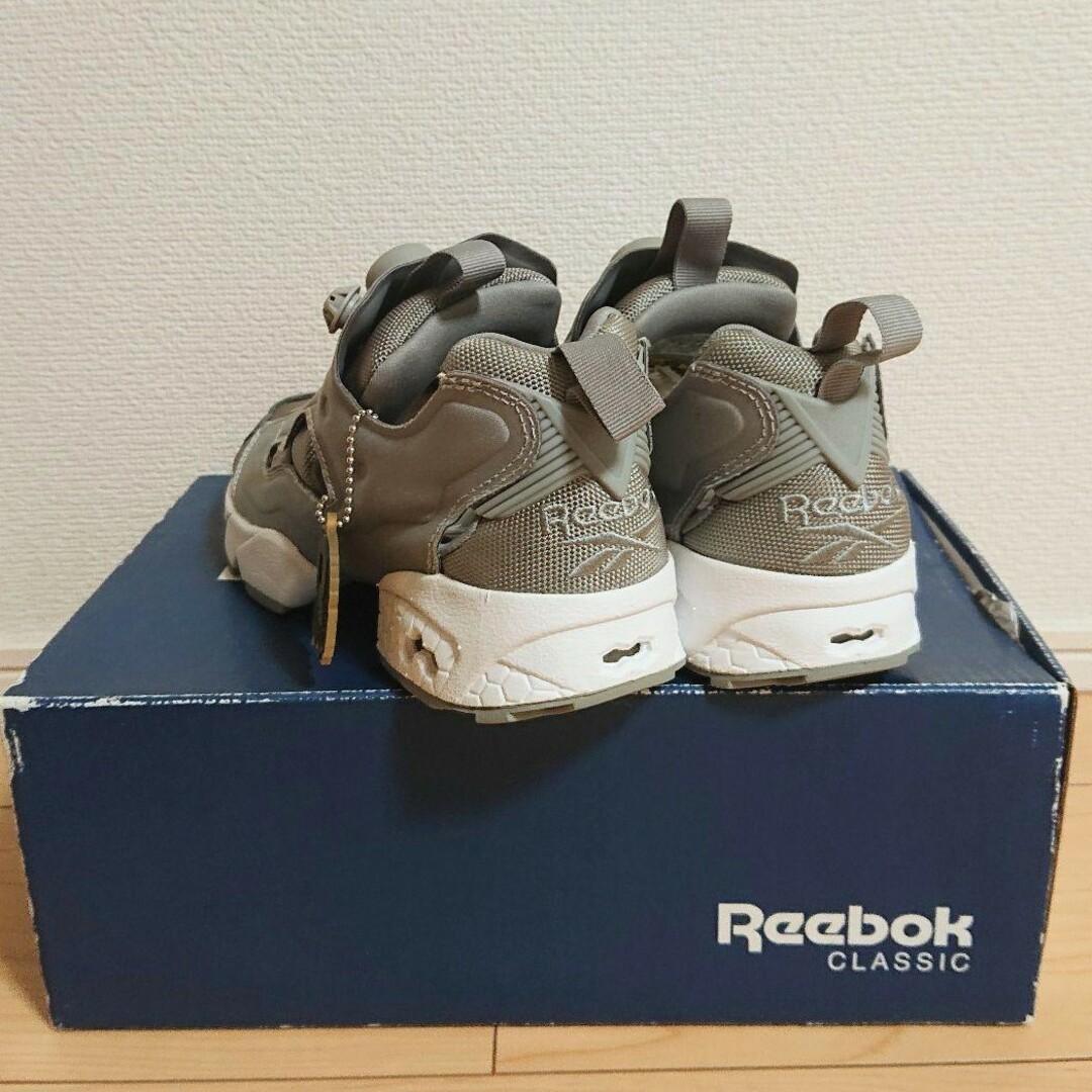 Reebok(リーボック)の23 美品 Reebok  INSTA PUMP FURY OG グレー 灰 レディースの靴/シューズ(スニーカー)の商品写真