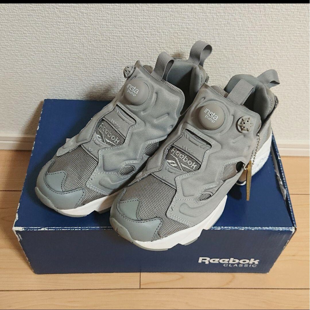 Reebok(リーボック)の23 美品 Reebok  INSTA PUMP FURY OG グレー 灰 レディースの靴/シューズ(スニーカー)の商品写真