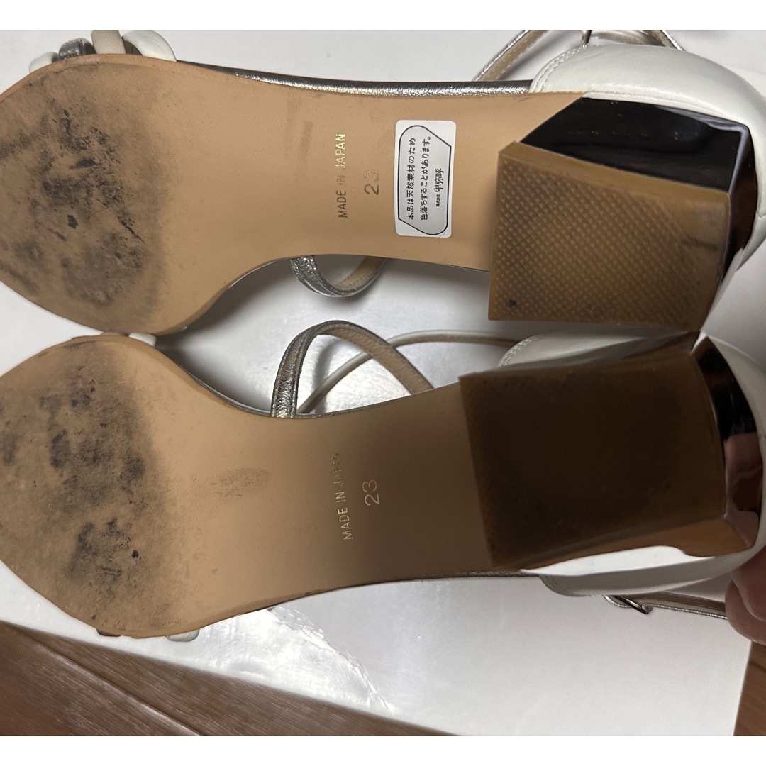 elegance卑弥呼(エレガンスヒミコ)の美品　エレガンス卑弥呼　ホワイトサンダル　23 レディースの靴/シューズ(サンダル)の商品写真
