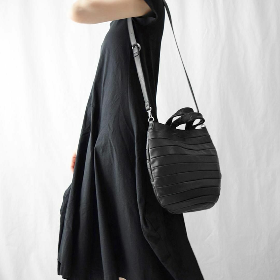 ☆レア・極美品☆カワカワ 2way ショルダーバッグ ジャバラ 湯たんぽ 黒-