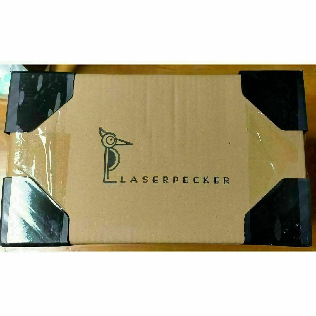 LaserPecker3 レーザー彫刻機 金属＆プラスチック対応 （台座付き)の通販 by とらんふ's shop｜ラクマ