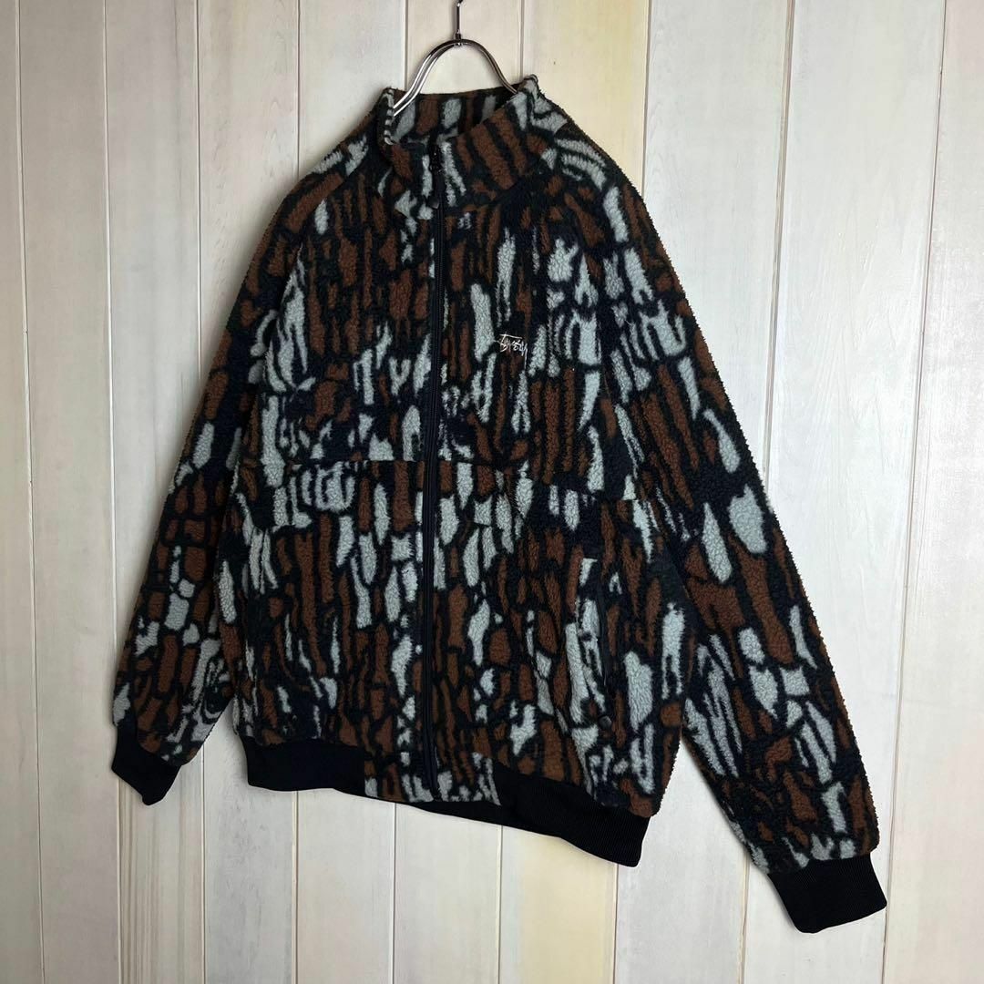【人気モデル】ステューシー☆ワンポイント刺繍ロゴ入り総柄ボアジャケット フリース
