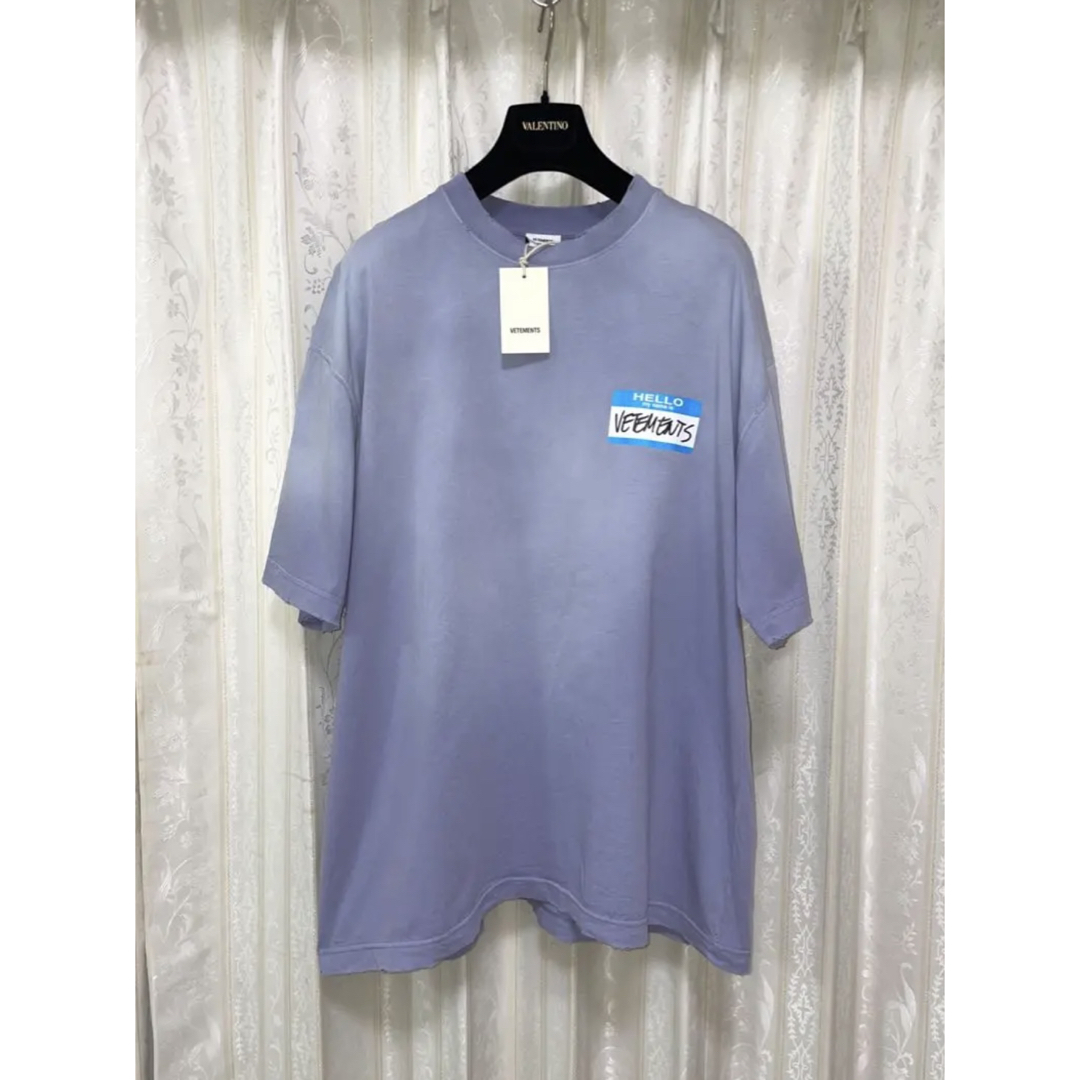 VETEMENTS - 【新作】VETEMENTS 23SS HELLO my name is Tシャツの通販