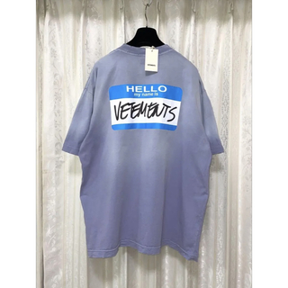 VETEMENTS - 【新作】VETEMENTS 23SS HELLO my name is Tシャツの通販