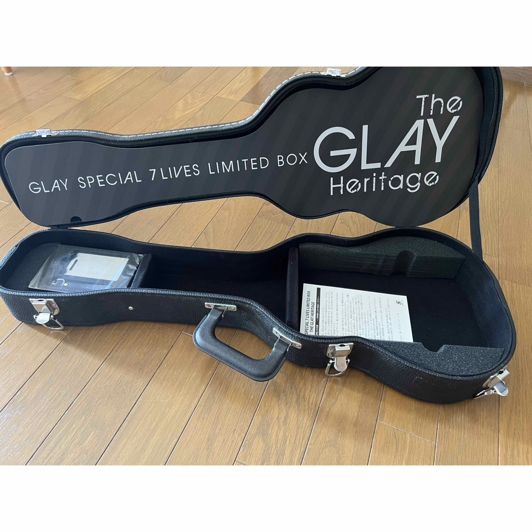 GLAY HERITAGE ギターケース&シリアルNo入りプレートタグ エンタメ/ホビーのタレントグッズ(ミュージシャン)の商品写真