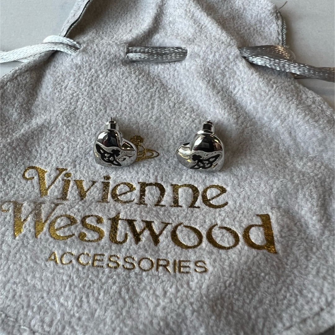 Vivienne Westwood(ヴィヴィアンウエストウッド)の【新品】vivienne westwood ハートピアス レディースのアクセサリー(ピアス)の商品写真