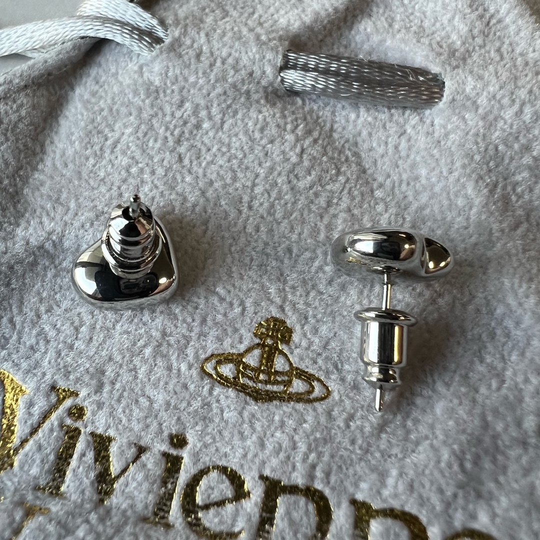 Vivienne Westwood(ヴィヴィアンウエストウッド)の【新品】vivienne westwood ハートピアス レディースのアクセサリー(ピアス)の商品写真