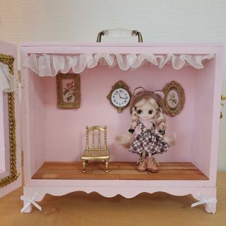 持ち手つきピンク飾りBOX+°ドールハウス+°プチブライスやオビツに*の