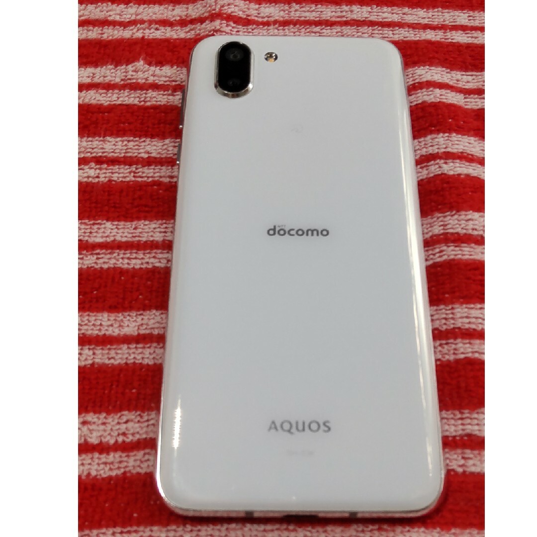 AQUOS(アクオス)のSH-03K ホワイト 格安送料無料🎵 スマホ/家電/カメラのスマートフォン/携帯電話(スマートフォン本体)の商品写真