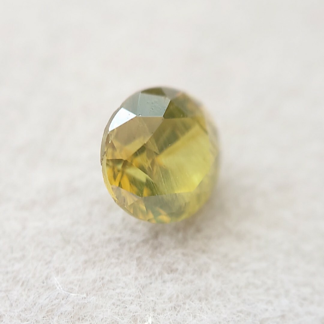 【吹き渡る草原】天然石 デマントイドガーネット ルース 0.51ct