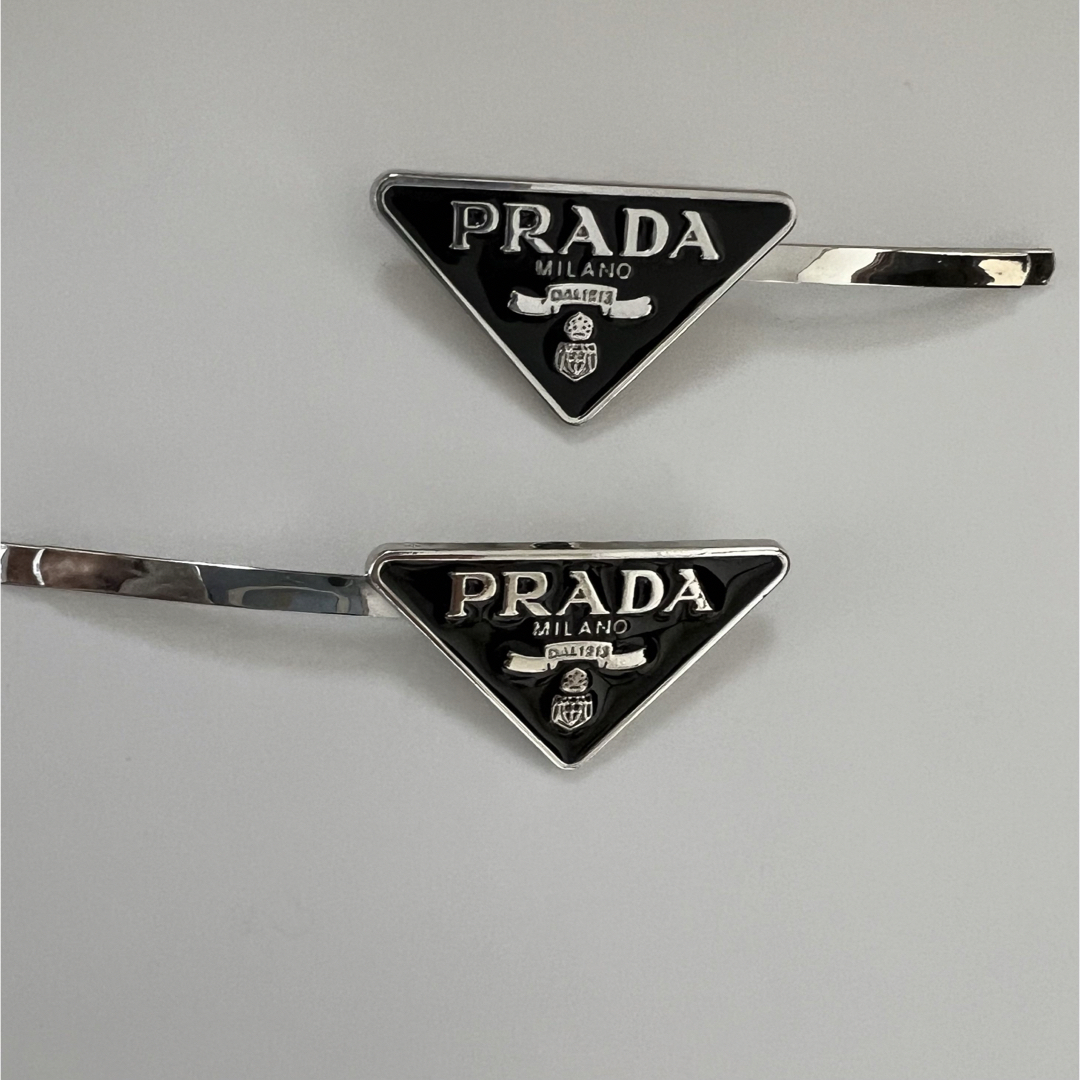 PRADA ヘアピン ブラック レディースのヘアアクセサリー(ヘアピン)の商品写真
