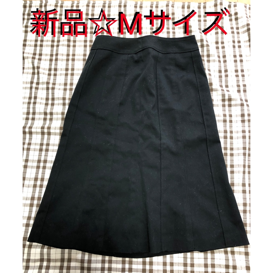 新品☆素敵なギャザー入りブラックカラー膝丈スカート　Sサイズ レディースのスカート(ひざ丈スカート)の商品写真
