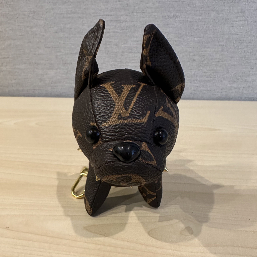 モノグラム ルイヴィトン 柄 犬 ぬいぐるみ チャーム - チャーム