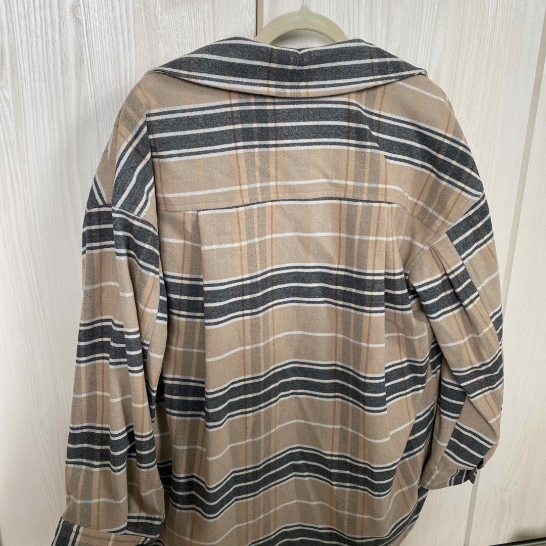 GU(ジーユー)のGU ジーユー　チェックオーバーサイズシャツジャケット　秋服　アウター メンズのジャケット/アウター(その他)の商品写真