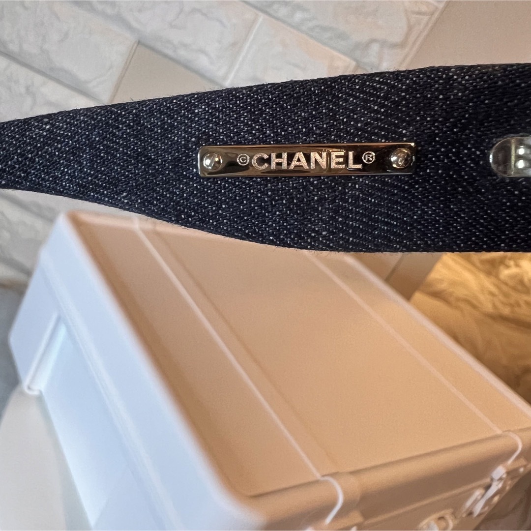 CHANEL(シャネル)のCHANEL シャネルサングラス マトラッセ デニムピンクステッチ【未使用品】 レディースのファッション小物(サングラス/メガネ)の商品写真