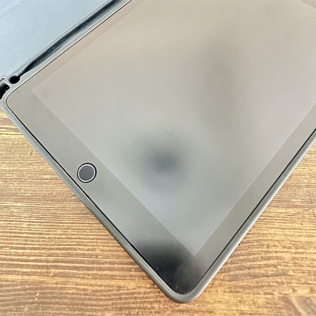 iPad(アイパッド)のiPad pro 9.7インチ256GB WiFi+Cellularモデル スマホ/家電/カメラのPC/タブレット(タブレット)の商品写真