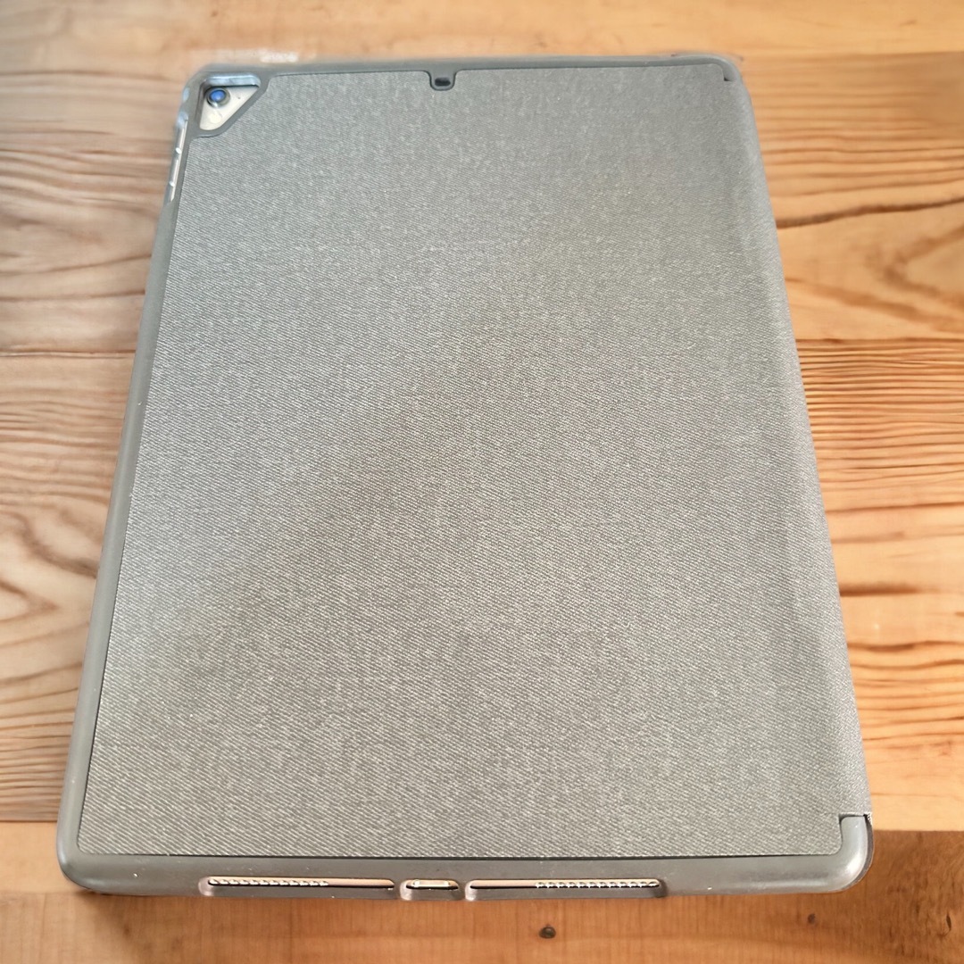 iPad(アイパッド)のiPad pro 9.7インチ256GB WiFi+Cellularモデル スマホ/家電/カメラのPC/タブレット(タブレット)の商品写真