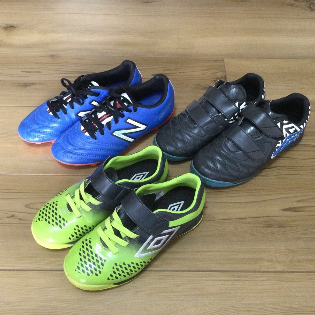 UMBRO - ジュニアサッカー スパイク トレーニングシューズ 3足セット