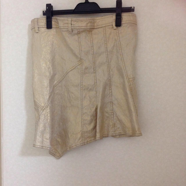 H.P.FRANCE(アッシュペーフランス)のゴールド ビーズ スカート レディースのスカート(ひざ丈スカート)の商品写真