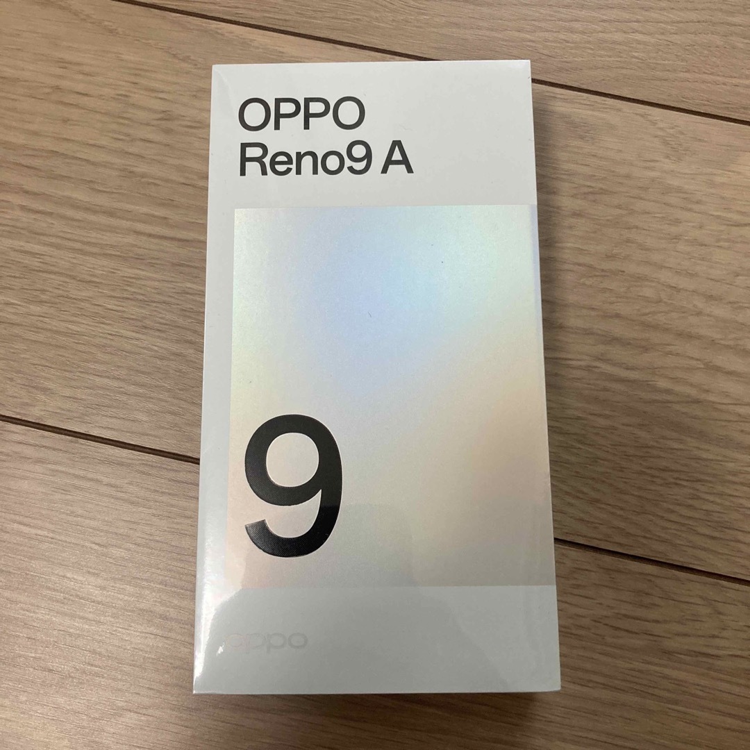 OPPO(オッポ)のOPPO Reno9 A ムーンホワイト128 GB Y!mobile スマホ/家電/カメラのスマートフォン/携帯電話(スマートフォン本体)の商品写真