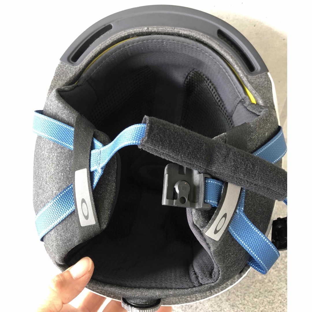 Oakley(オークリー)のトラヌマ様専用　oakley  ヘルメット　MOD1  MIPS付 スポーツ/アウトドアのスノーボード(アクセサリー)の商品写真