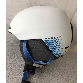 oakley  ヘルメット　MOD1  MIPS付