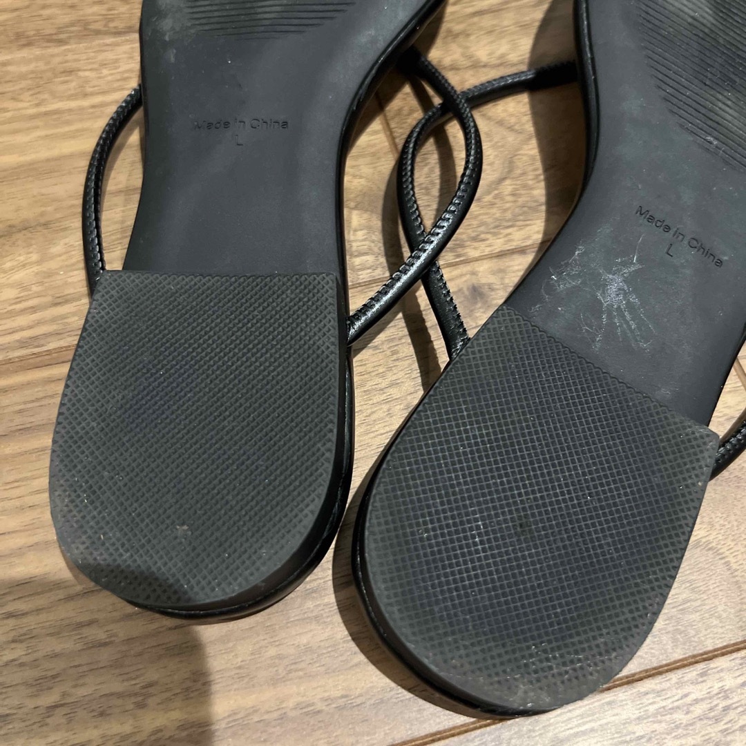 JEANASIS(ジーナシス)の JEANASIS フェイクレザートングサンダル ブラックL 美品 レディースの靴/シューズ(サンダル)の商品写真