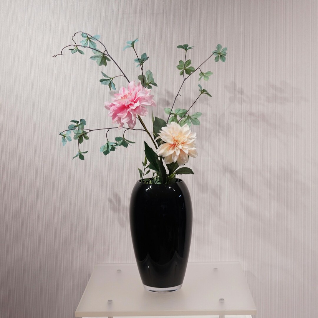 フラワーベース ブラック ガラス 造花付き 花瓶 ナチュラル - 花瓶