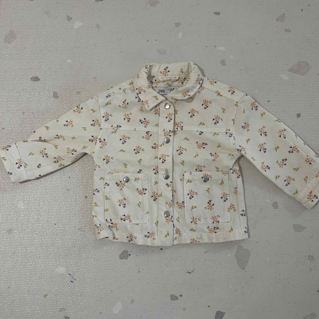 ZARA KIDS(ザラキッズ)のzara フラワー　デニム　ジャケット キッズ/ベビー/マタニティのキッズ服女の子用(90cm~)(ジャケット/上着)の商品写真