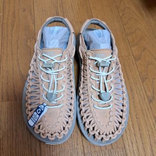 ベージュ 新品未使用 KEEN キーン ユニーク 25センチ サンダル