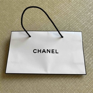 シャネル(CHANEL)のCHANELシャネル  袋　白　約14✖️24cmマチ7cm 美品(ショップ袋)