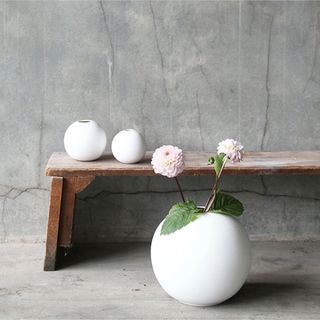 cooee design ボールベース　ホワイト　20cm 花瓶　フラワーベース(花瓶)