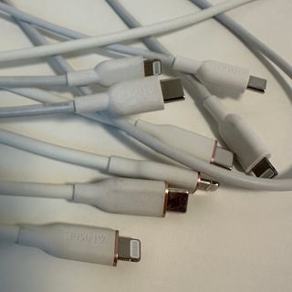 アンカー(Anker)のAnker製USB-C Lightningケーブル4本＋Apple純正2本(バッテリー/充電器)