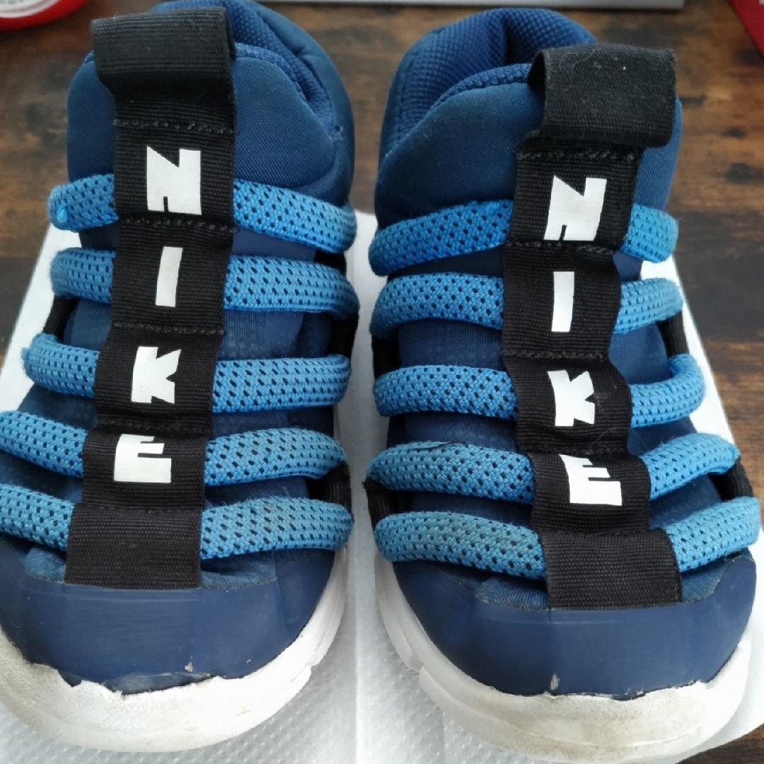NIKE(ナイキ)のナイキ　ダイナモフリー　21.5センチ キッズ/ベビー/マタニティのキッズ靴/シューズ(15cm~)(スニーカー)の商品写真