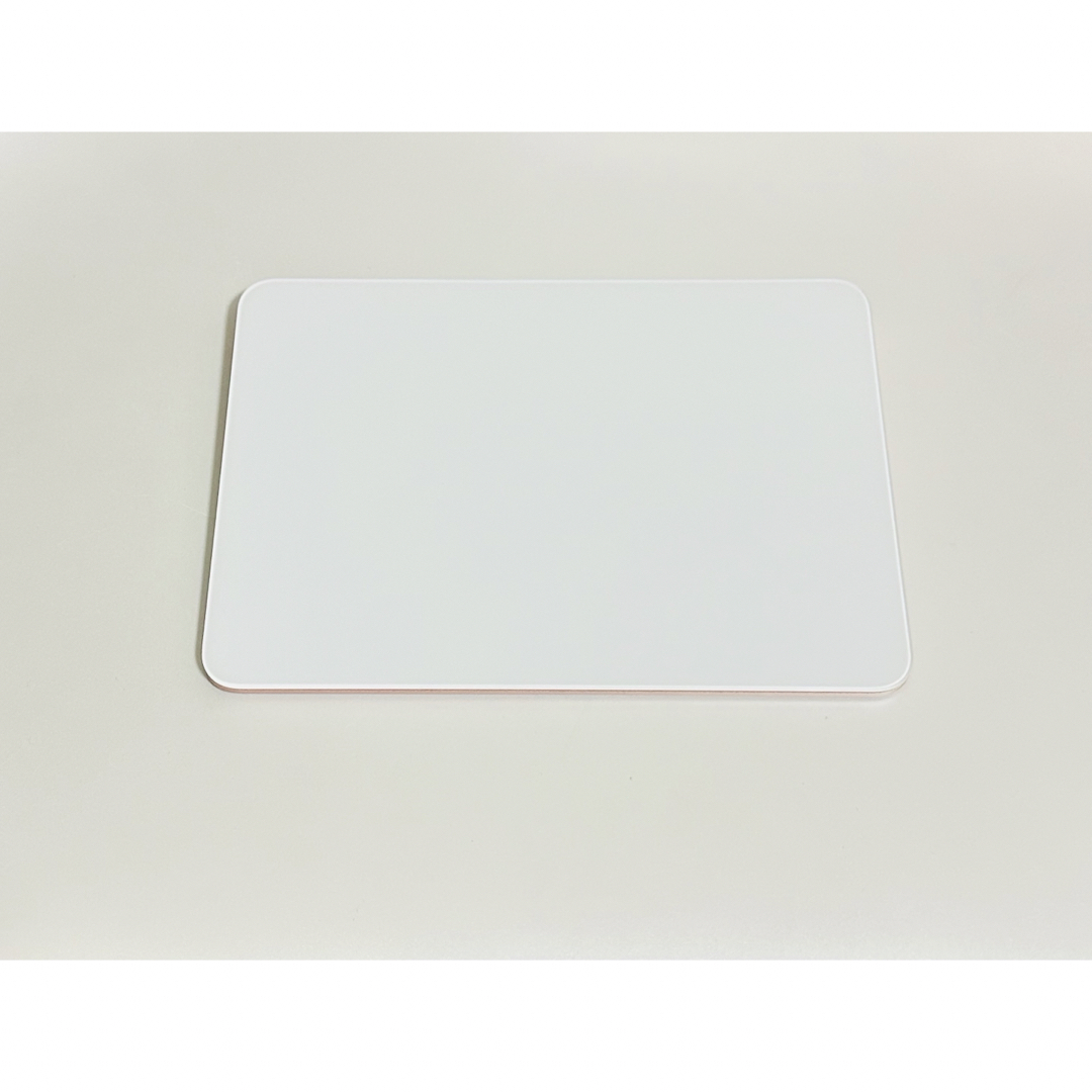 Apple(アップル)のMAGIC TRACKPAD 3 限定ピンク色 スマホ/家電/カメラのPC/タブレット(PC周辺機器)の商品写真