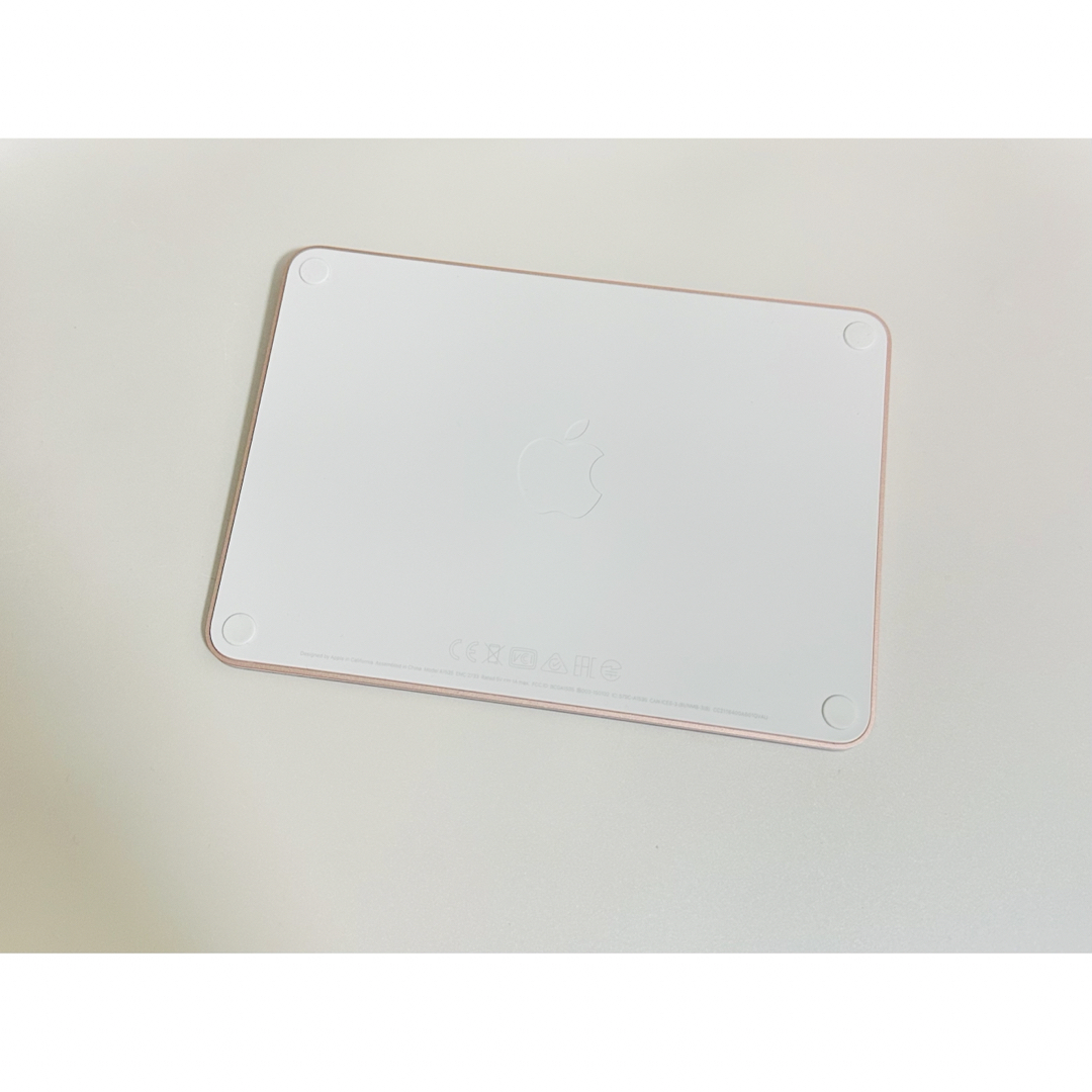 Apple(アップル)のMAGIC TRACKPAD 3 限定ピンク色 スマホ/家電/カメラのPC/タブレット(PC周辺機器)の商品写真