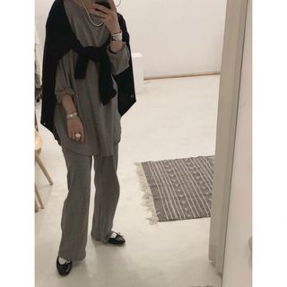 アギュー(ARGUE)のargue YAK COTTON FLARE PANTS SANDGRAYパンツ(カットソー(長袖/七分))