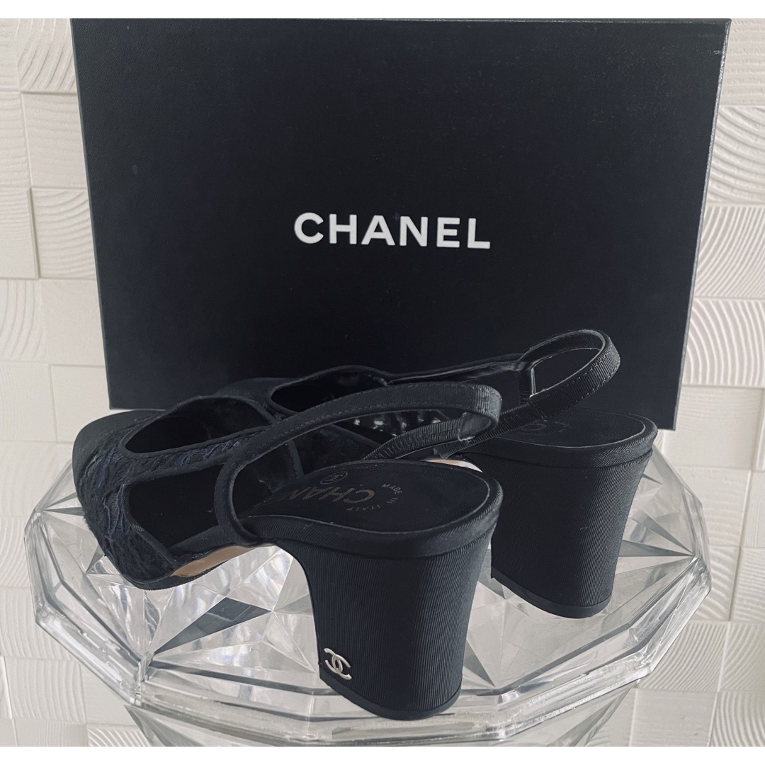 CHANEL - シャネル スリングバック レースパンプス 黒×ネイビー 36の ...