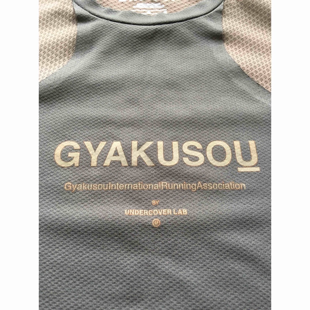 UNDERCOVER(アンダーカバー)のGYAKUSOU   ランニングウェア スポーツ/アウトドアのランニング(ウェア)の商品写真