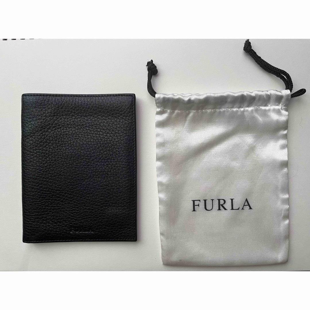 FURLA 二つ折り財布　二つ折りウォレット　パスポートケース　付属ポーチ付き