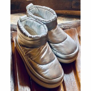 激可愛～✨新品✨23✨UGG✨CLASSIC MAXI MINI✨パファーブーツ