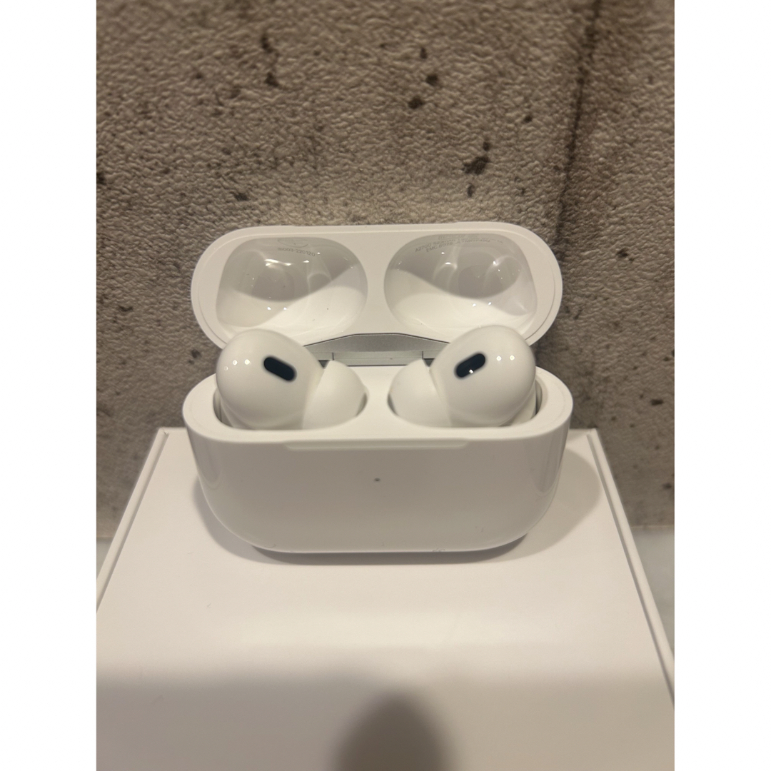 Apple AirPods Pro 第二世代 美品 箱付きの通販 by た's shop｜ラクマ