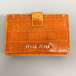 ミュウミュウ(miumiu)のmiumiu ミュウミュウ 小銭入れ 押し型 折り財布 オレンジ(財布)