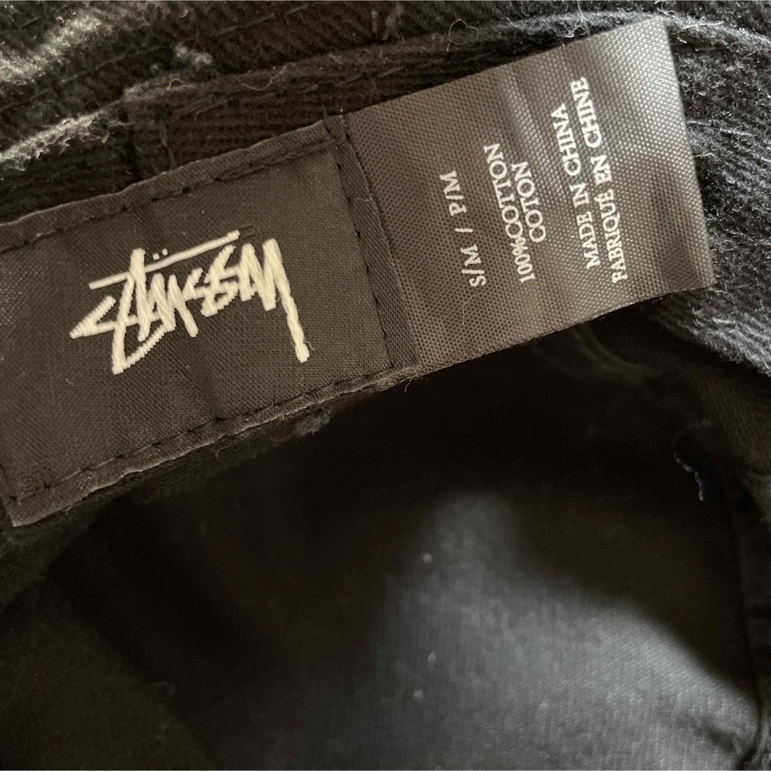 STUSSY(ステューシー)のSTUSSY  ステューシー　ロゴ刺繍　ブラック　バケットハット メンズの帽子(ハット)の商品写真