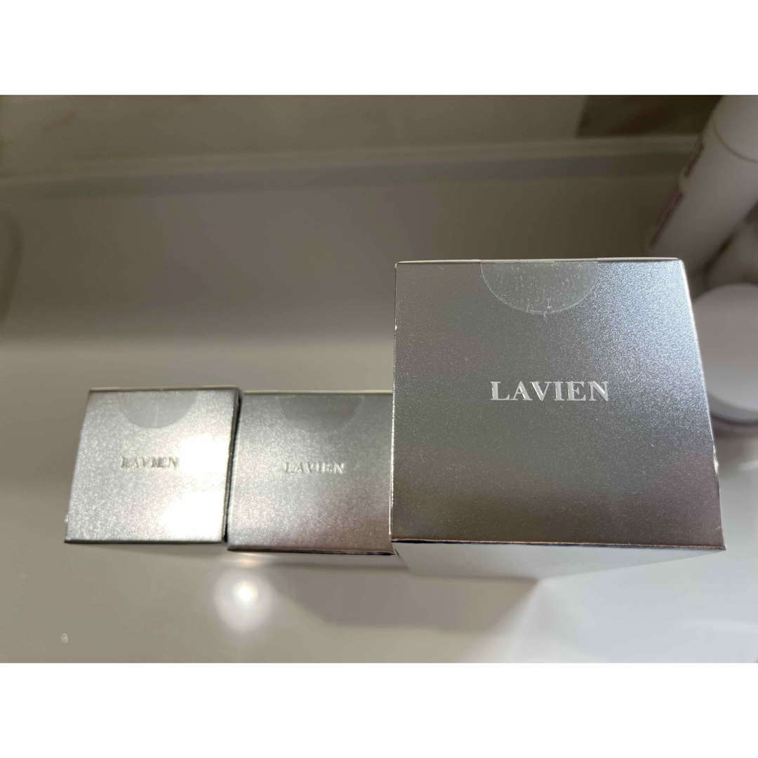 LAVIEN ボリューマイジングラディアンスエッセンスセンテラクリーミングトナー コスメ/美容のスキンケア/基礎化粧品(化粧水/ローション)の商品写真