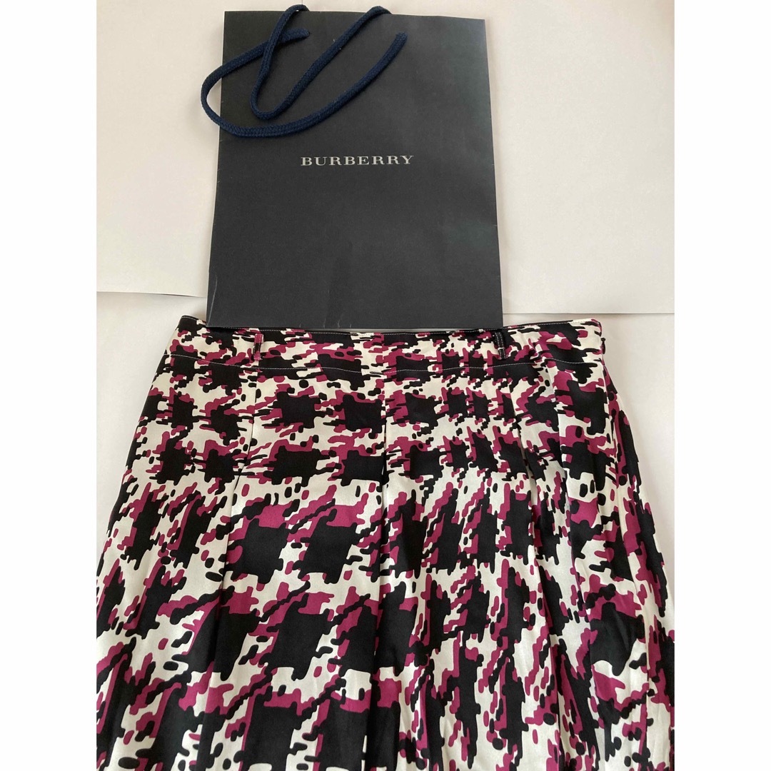 BURBERRY(バーバリー)の【美品】バーバリー ロンドン　スカート　38 レディースのスカート(ひざ丈スカート)の商品写真